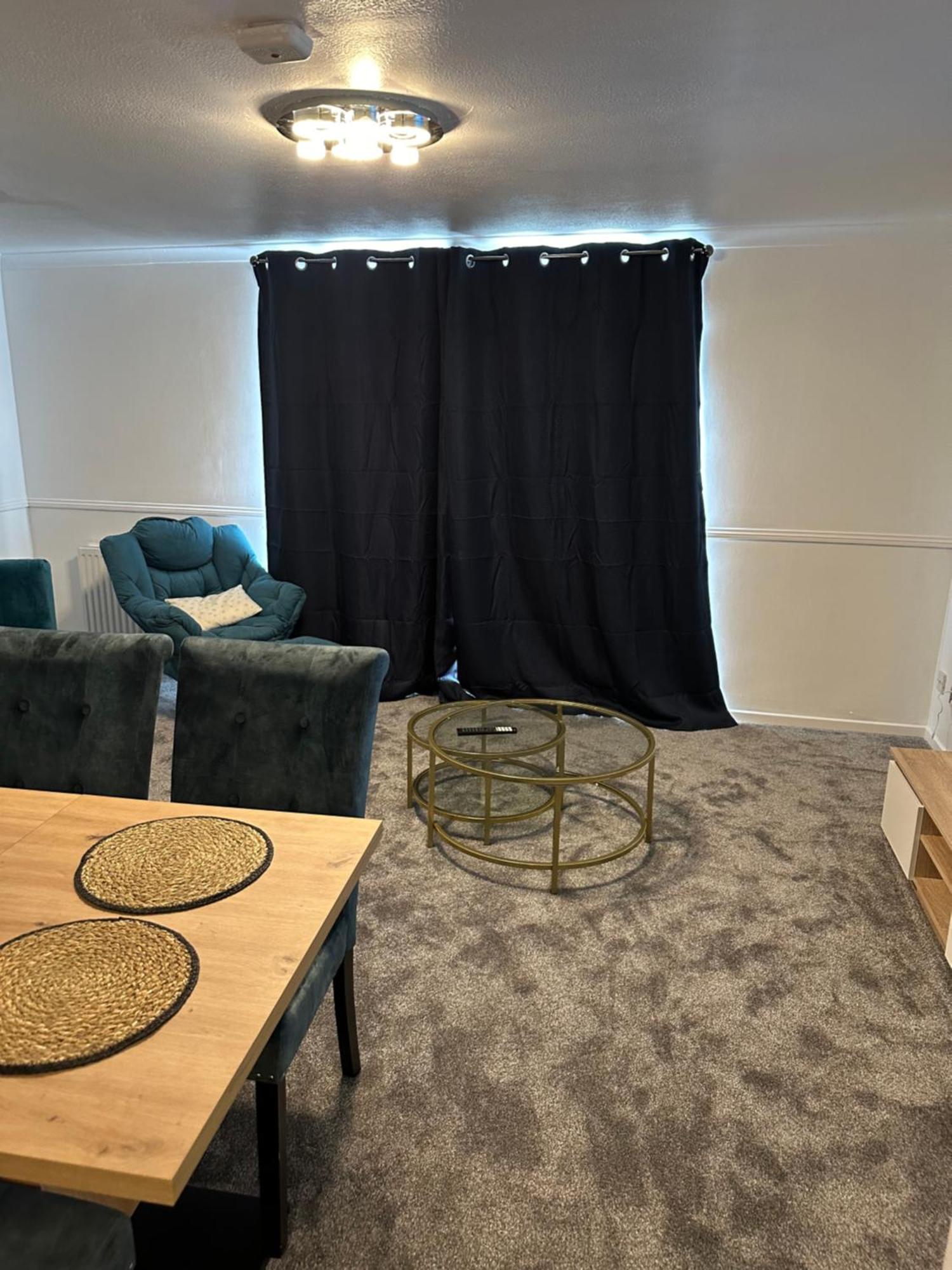 Lovely Two Bedroom Flat Thamesmead  Buitenkant foto