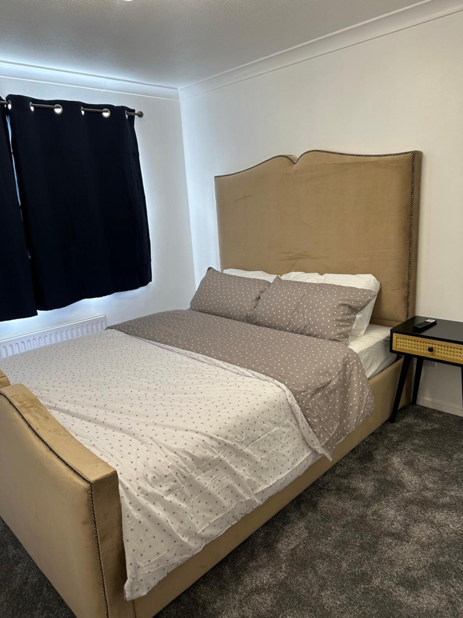 Lovely Two Bedroom Flat Thamesmead  Buitenkant foto